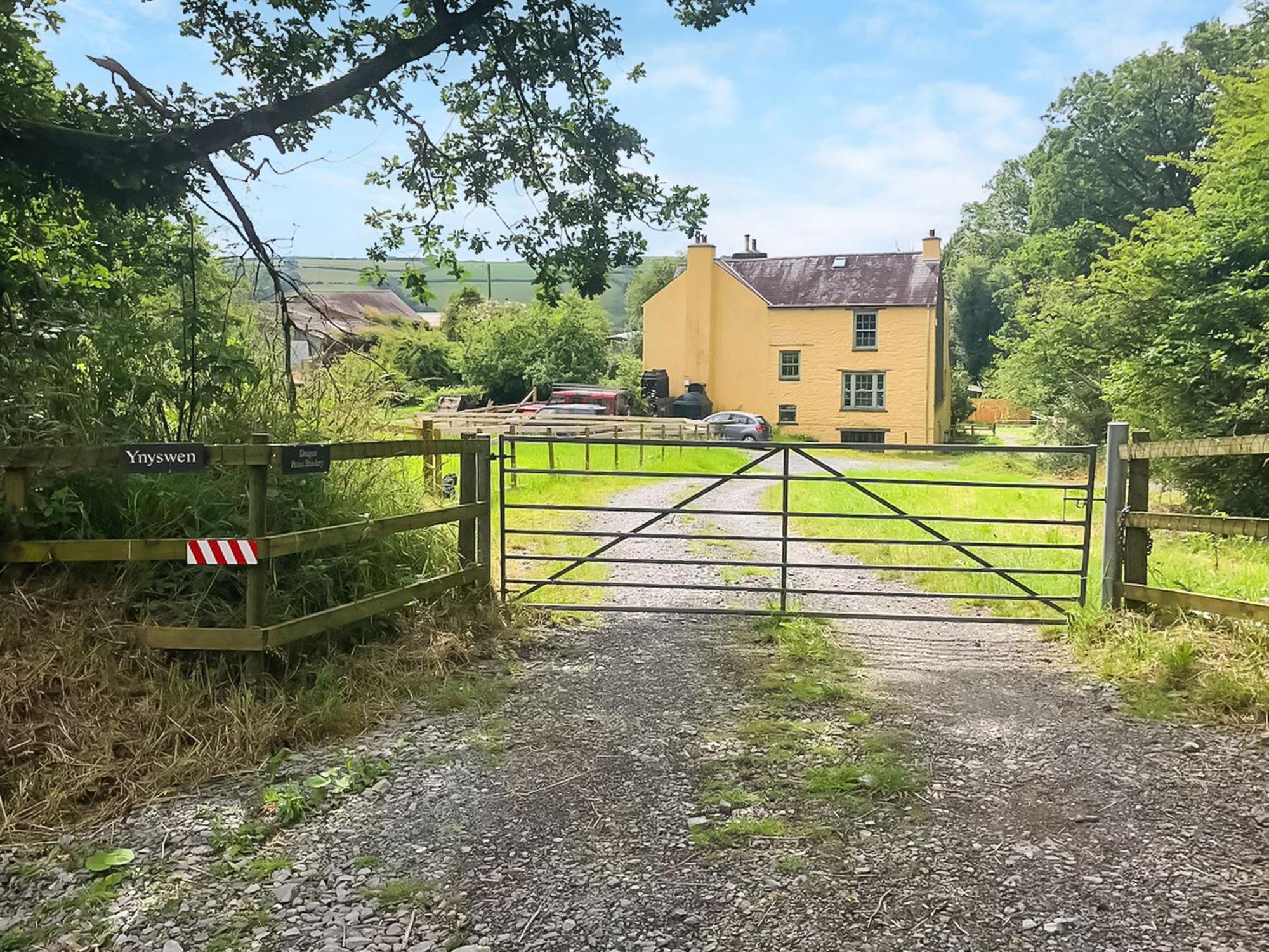 Ynywsen Dairy Flat Villa Llanfynydd Exterior foto